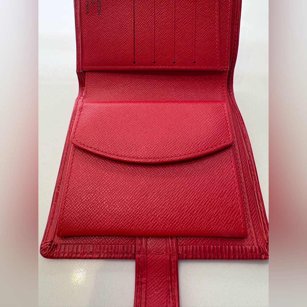 Louis Vuittom Epi Wallet - Picture 11 of 16